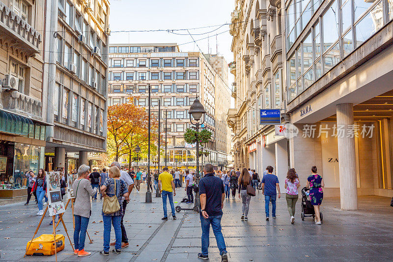 塞尔维亚。Knez Mihailova街是贝尔格莱德的主要购物区。